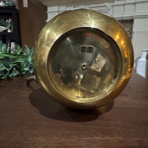 Vintage Brass pitcher made in India 9” Tall x 7.5” Wide - Picture 6 of 10